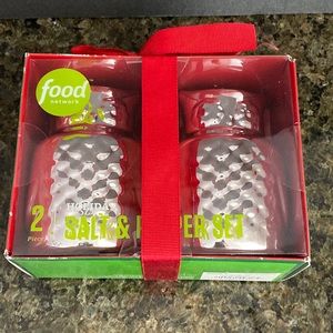 Food Network Holiday Salt & Pepper Set